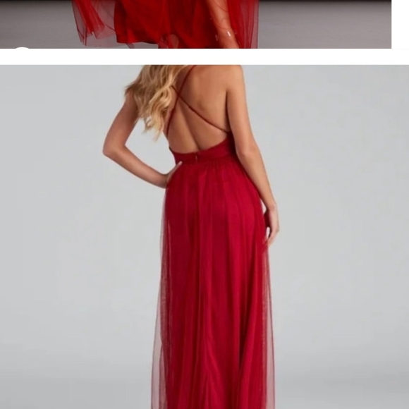 Elegant Red Gown - Picture 5 of 15